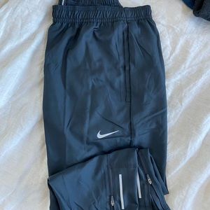 L Nike Drifit Sweatpants